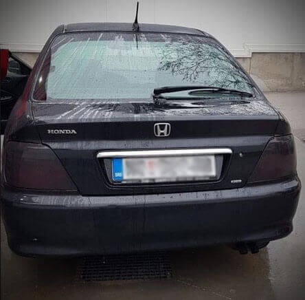 Honda sa zatamnjenim stop svetlima